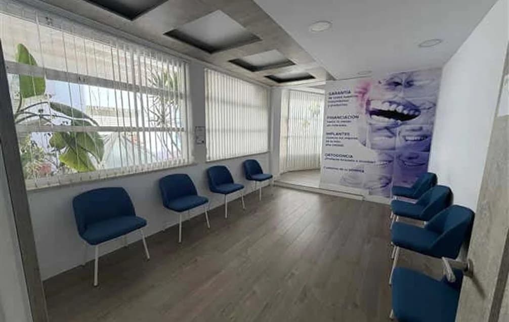 Sala de espera luminosa